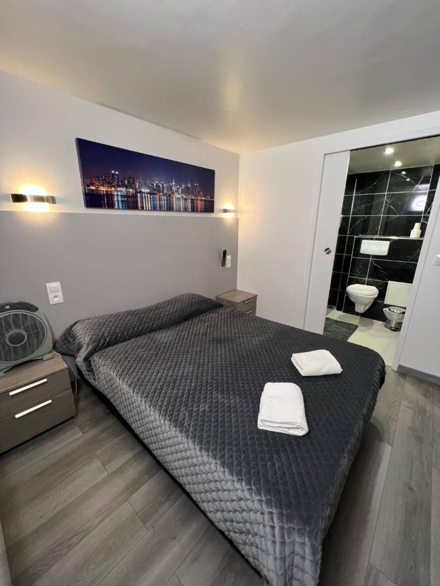 Fasthotel Roissy - 2*