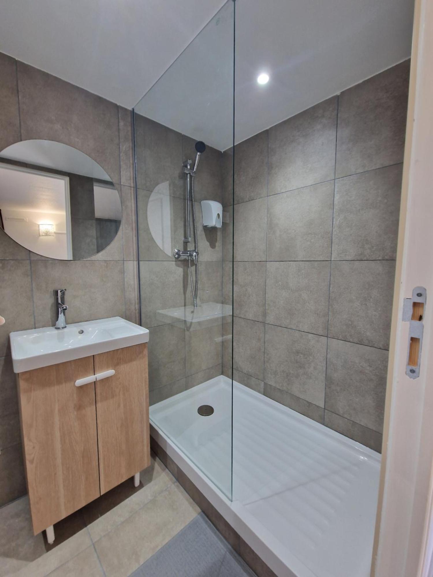 Fasthotel Roissy - 2*