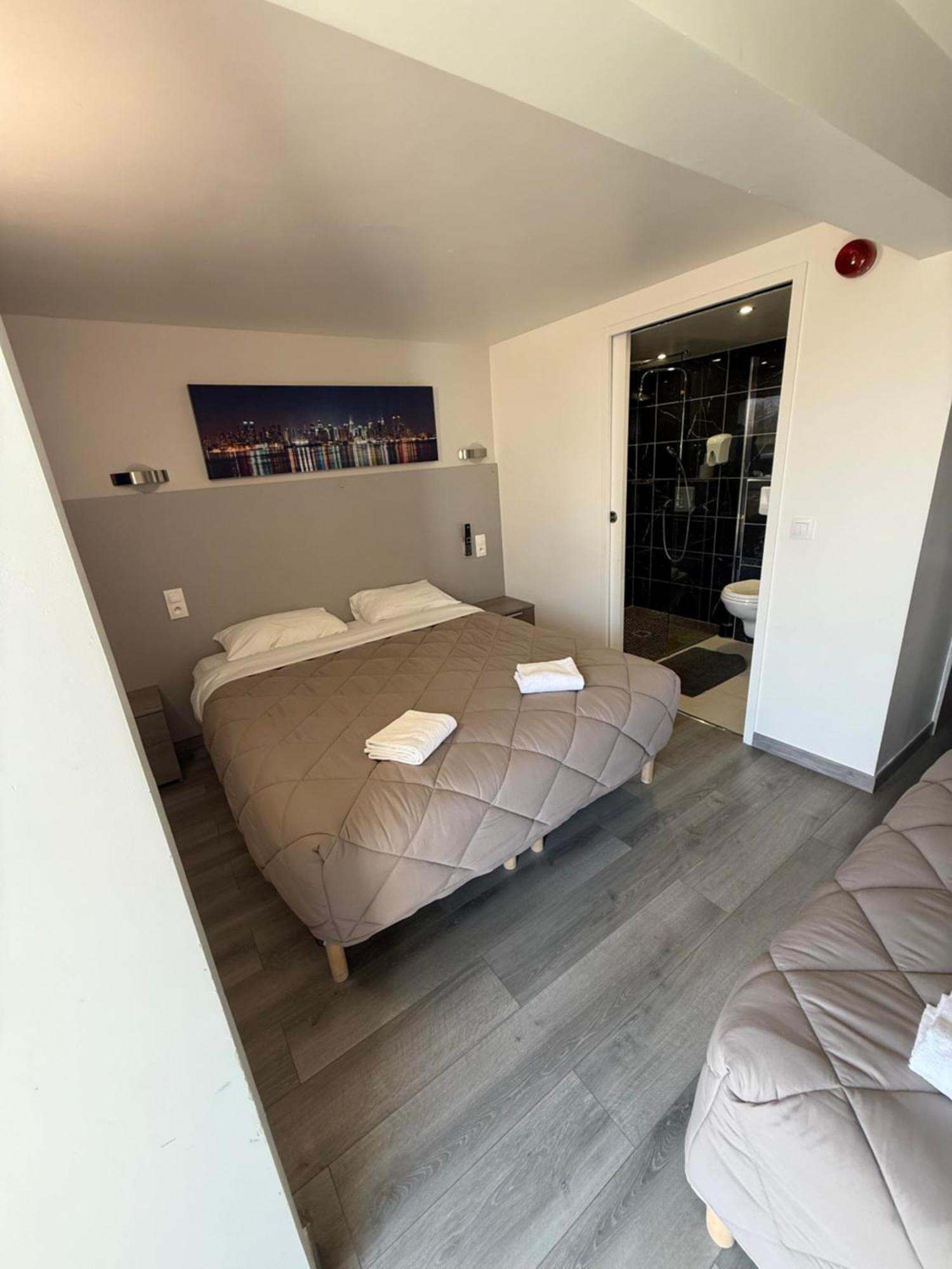 Fasthotel Roissy - 2*