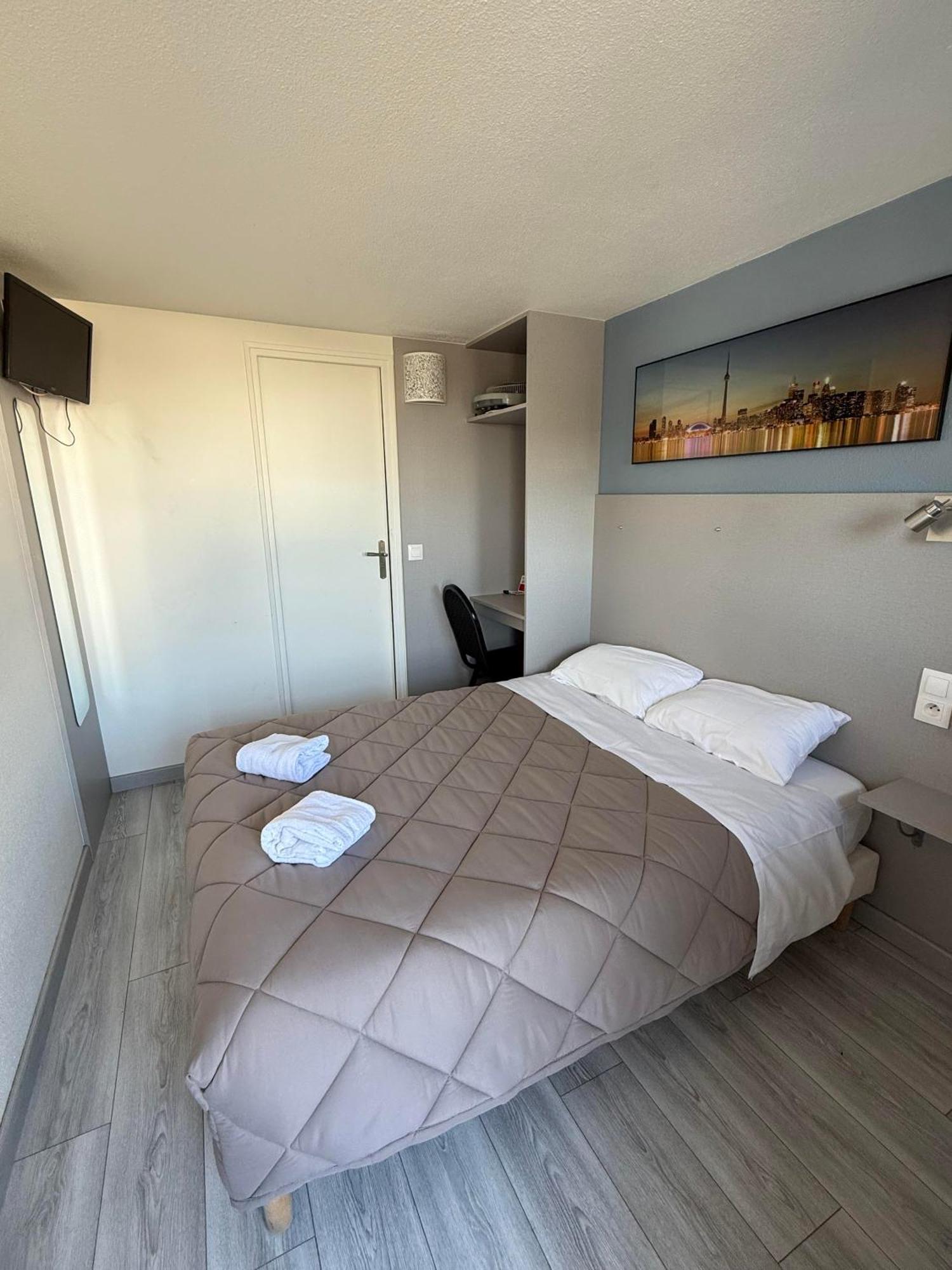 Fasthotel Roissy - 2*