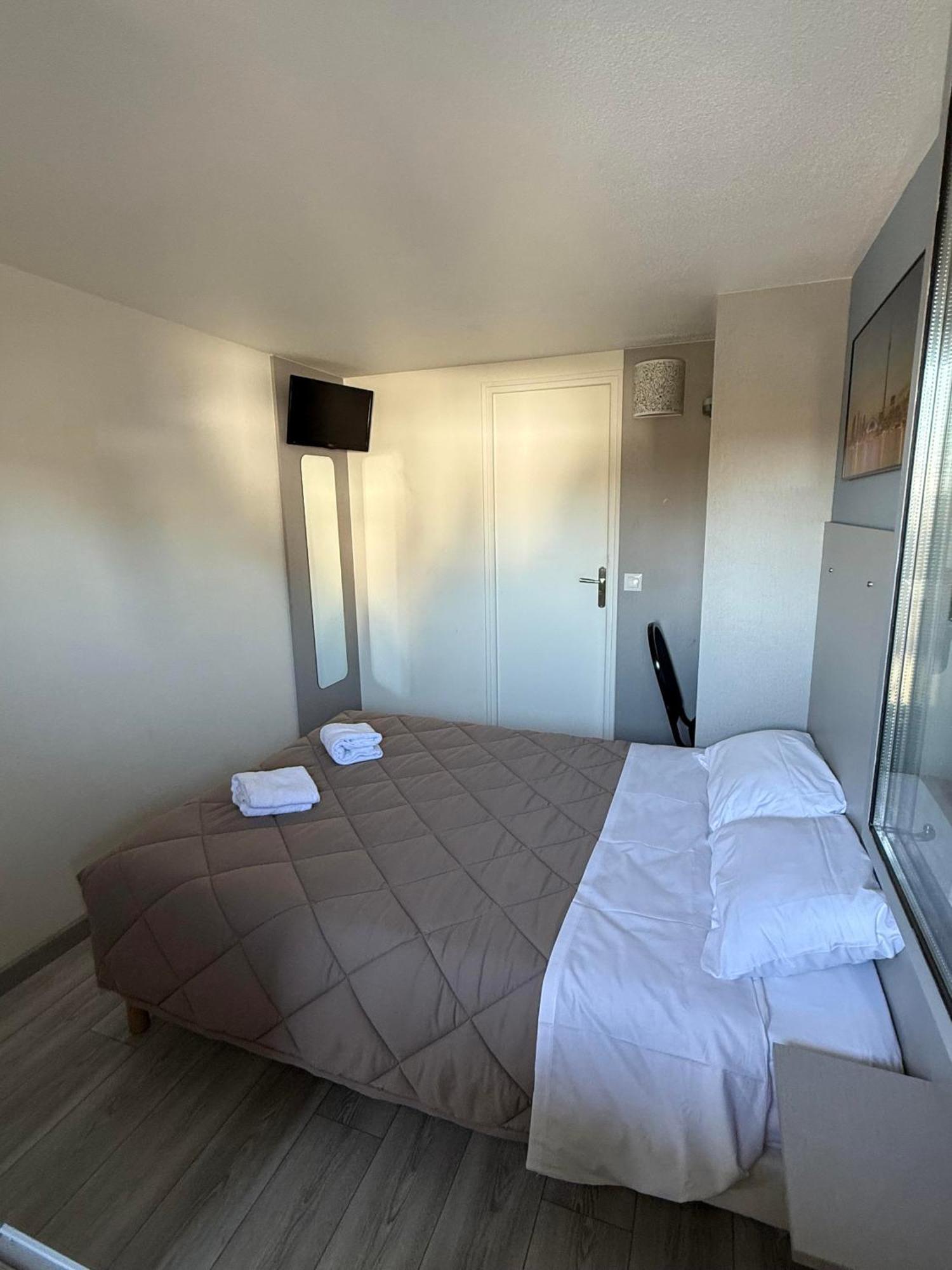 Fasthotel Roissy - Hotel 2*